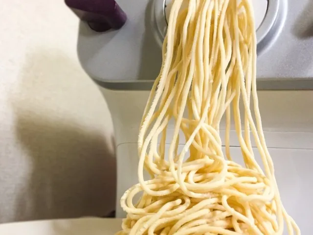 ラーメン店経営者必見！「製麺機」と「自動卵剥き機」導入で人手不足解消＆コスト削減！